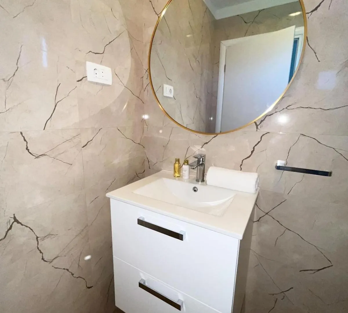 Apartamento Apartman Luce Sukošan